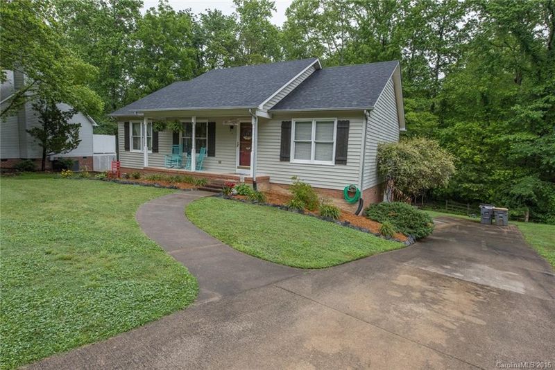 2438 Applegate Dr, Concord, NC 28027