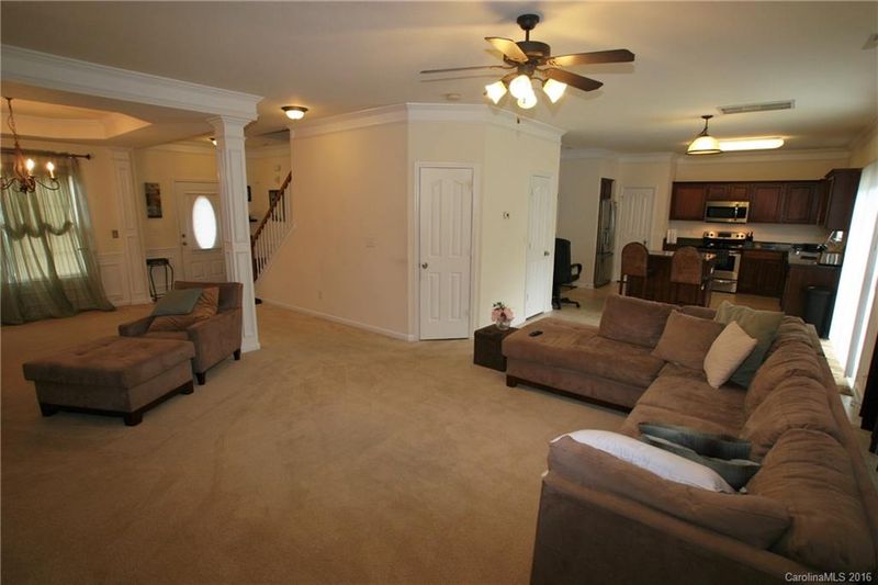 7918 Mossycup Dr, Charlotte, NC 28215