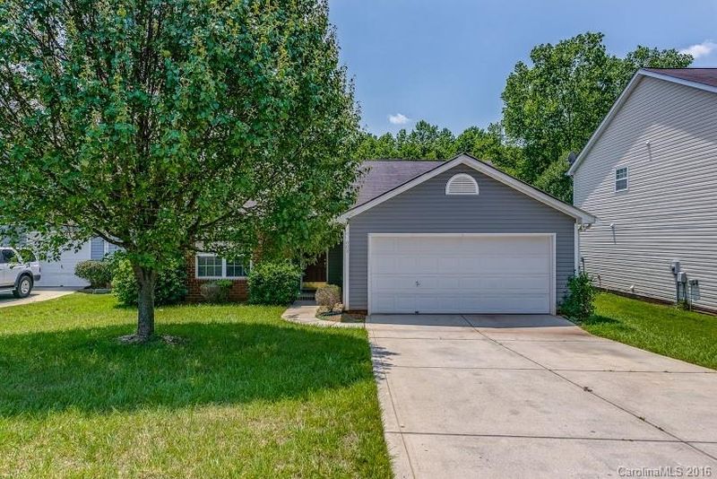 608 Lightspun Ln, Charlotte, NC 28216