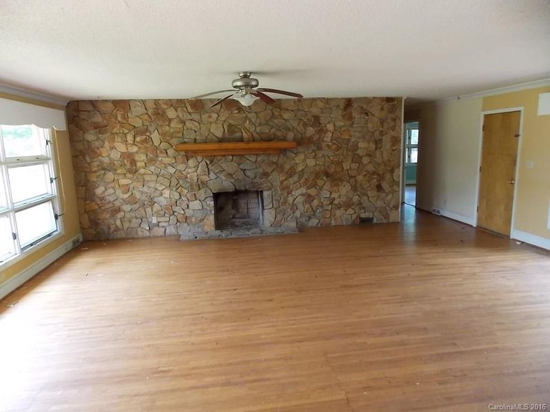3225 Sunset Rd, Charlotte, NC 28216
