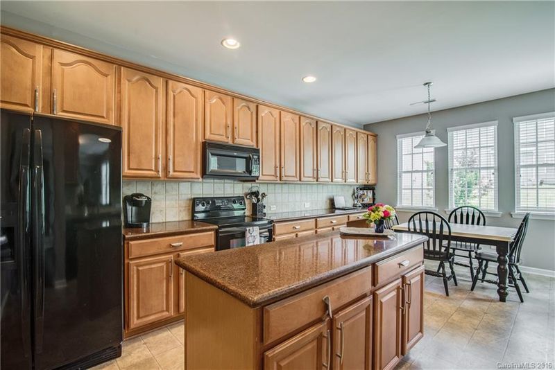 6407 Manitoba Ln, Charlotte, NC 28277