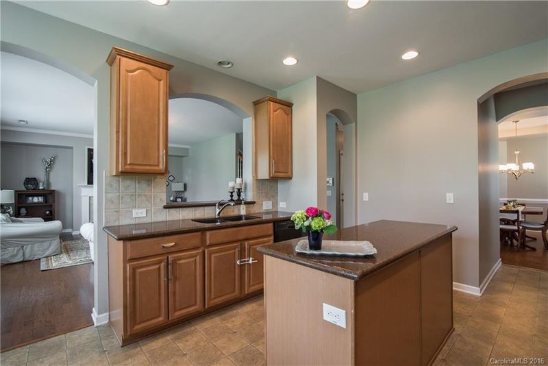 6407 Manitoba Ln, Charlotte, NC 28277