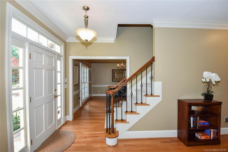 10826 Oak Pond Cir, Charlotte, NC 28277
