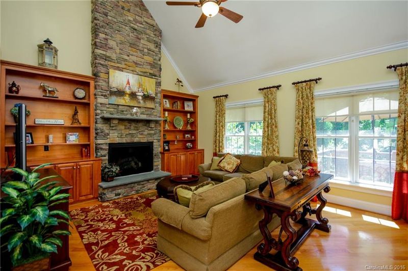7512 Cottonwood Dr, Denver, NC 28037
