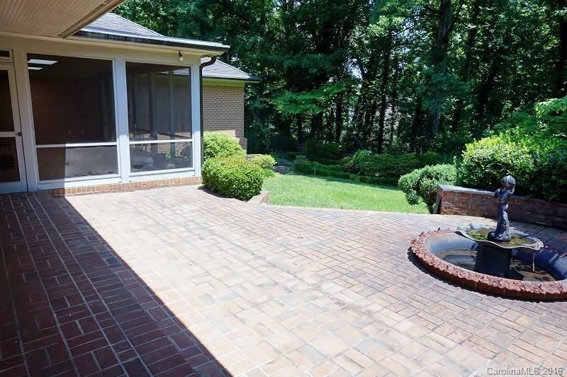 720 2nd Avenue Dr NE, Conover, NC 28613