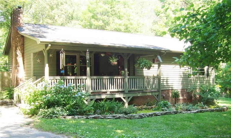 950 Ike Lynch Rd, Dallas, NC 28034