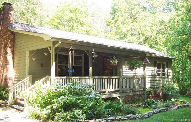 950 Ike Lynch Rd, Dallas, NC 28034