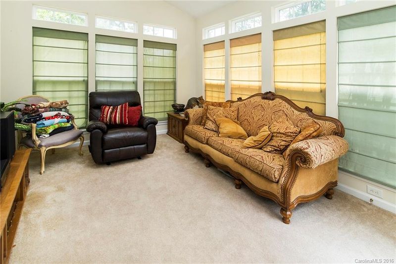 1112 Yarrow Rd, Matthews, NC 28104