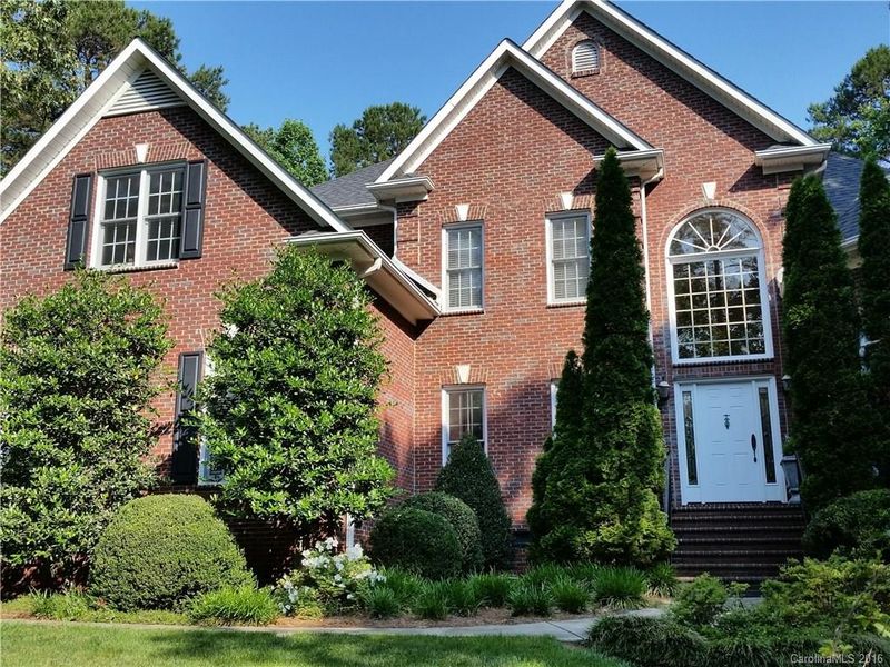 1353 Whispering Oaks Cir, Matthews, NC 28104