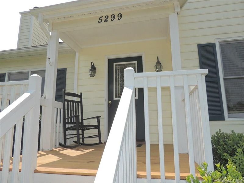 5299 Winding Oak Dr, Hickory, NC 28601