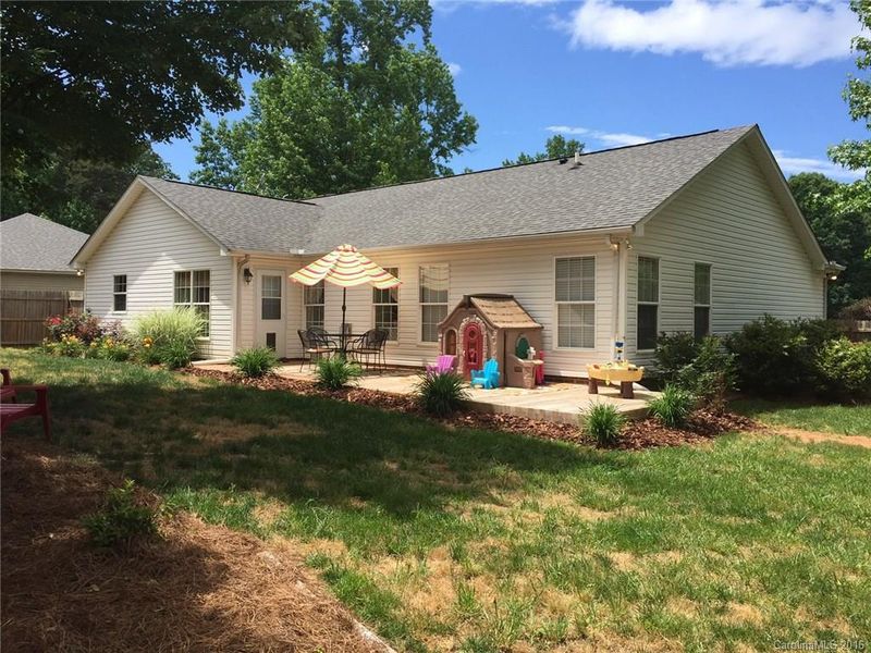 137 Meadowfall Ln, Troutman, NC 28166