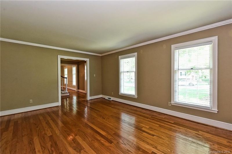 1108 Circlewood Dr, Charlotte, NC 28211