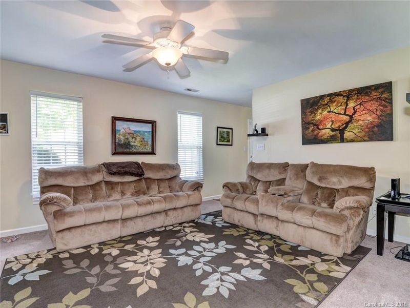 4001 Huntmeadow Dr, Charlotte, NC 28269