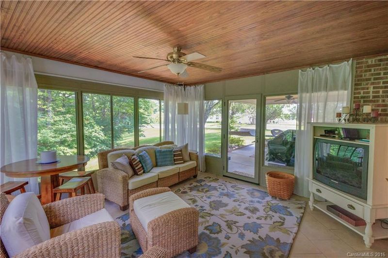 110 Hickory Hill Ln, Stanley, NC 28164