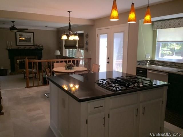 2408 Crescent Knoll Dr, Matthews, NC 28105