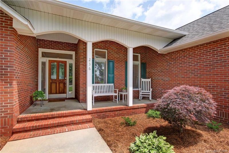 236 Thistle Ln, Statesville, NC 28625