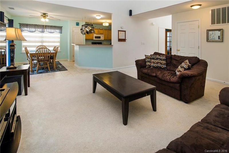 2100 Mallard Pointe Dr, Kannapolis, NC 28083
