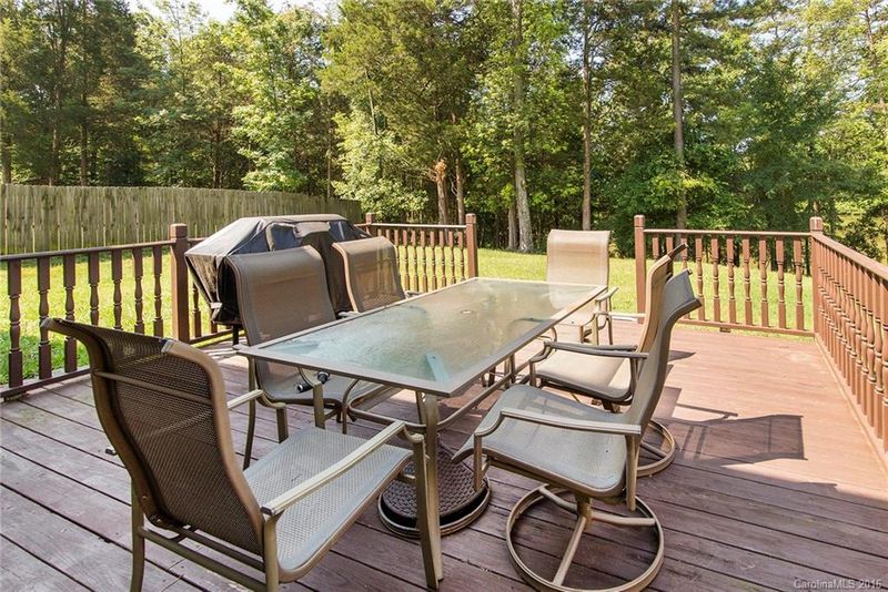 2100 Mallard Pointe Dr, Kannapolis, NC 28083