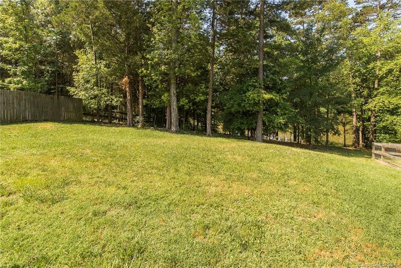 2100 Mallard Pointe Dr, Kannapolis, NC 28083