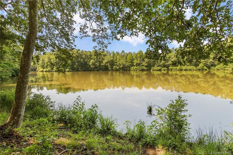 2100 Mallard Pointe Dr, Kannapolis, NC 28083
