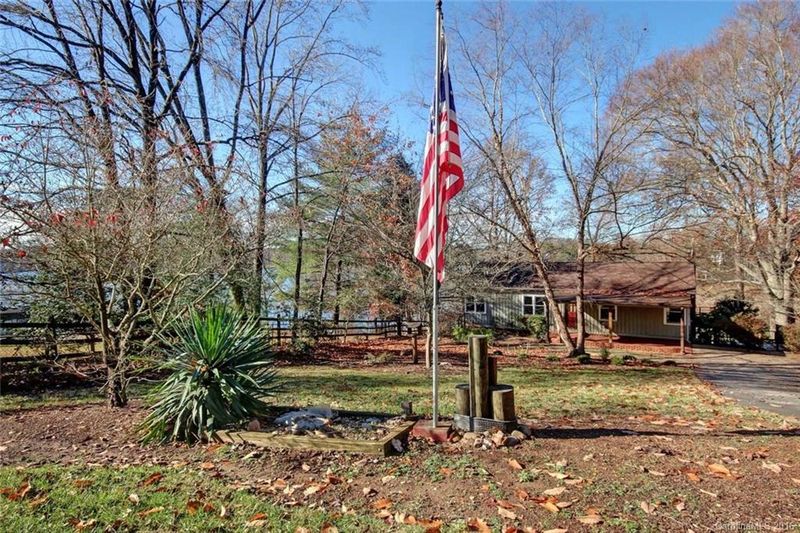 306 Clark Cove Rd #19, Statesville, NC 28677