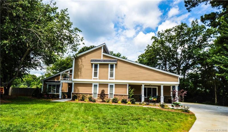8008 Rising Meadow Rd, Charlotte, NC 28277