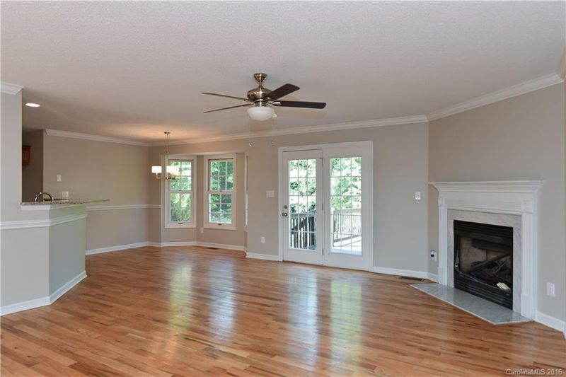 1979 Lynmore Dr, Sherrills Ford, NC 28673