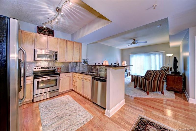 721 Governor Morrison St #517, Charlotte, NC 28211
