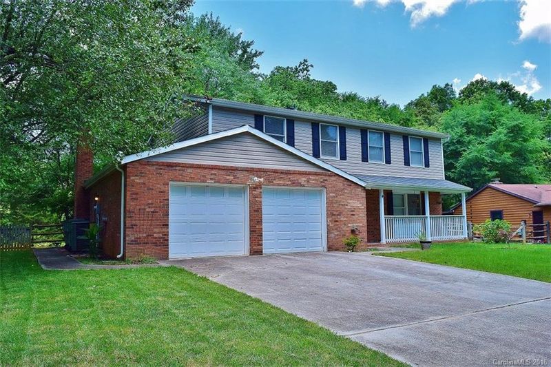 525 Regency Dr, Charlotte, NC 28211