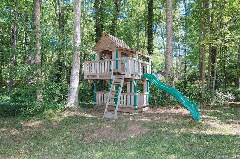 909 Winter Wood Dr, Matthews, NC 28105