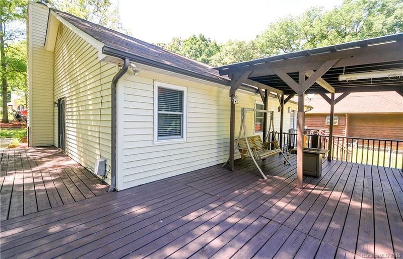 6607 Flat Rock Dr, Charlotte, NC 28214