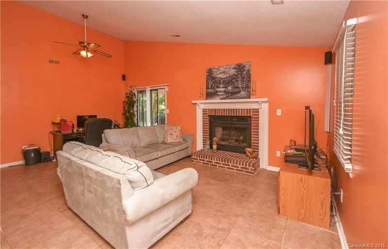 6607 Flat Rock Dr, Charlotte, NC 28214