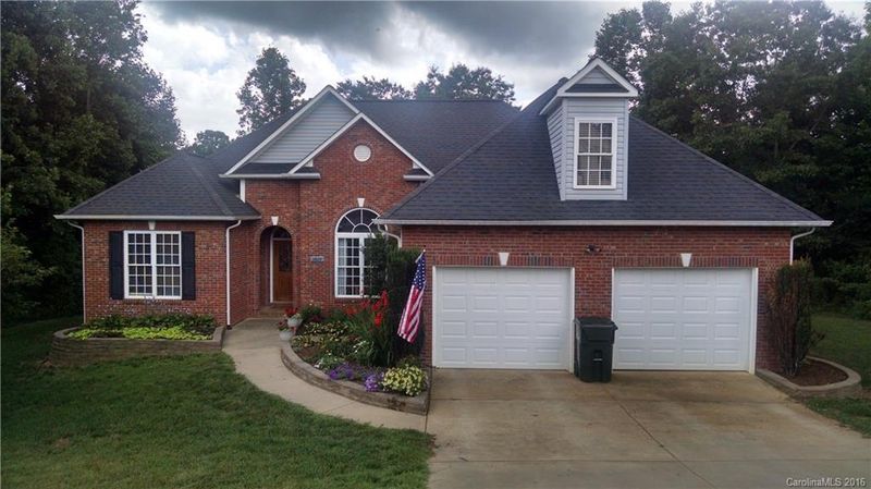 2829 24th Street Dr NE, Hickory, NC 28601
