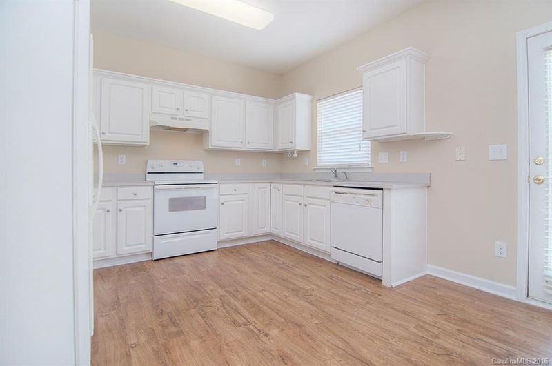 755 Pawley Dr, Charlotte, NC 28214