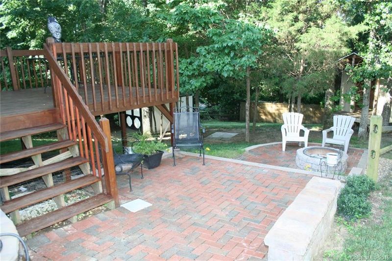 1064 Cambrook Ct, Concord, NC 28027