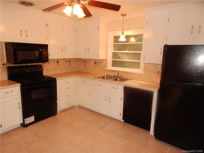 2714 Albany Ln, Charlotte, NC 28205