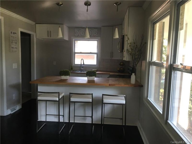 4009 Sudbury Rd, Charlotte, NC 28205