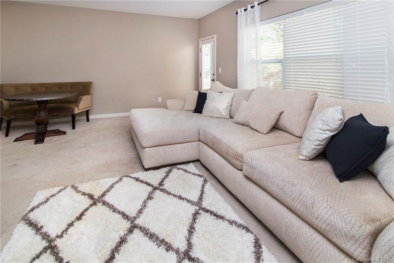 511 Rook Rd, Charlotte, NC 28216