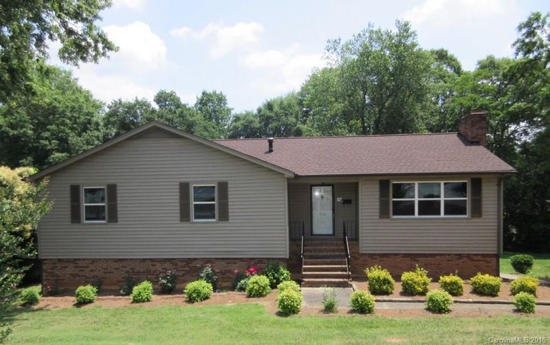 912 Nottingham Dr, Gastonia, NC 28054