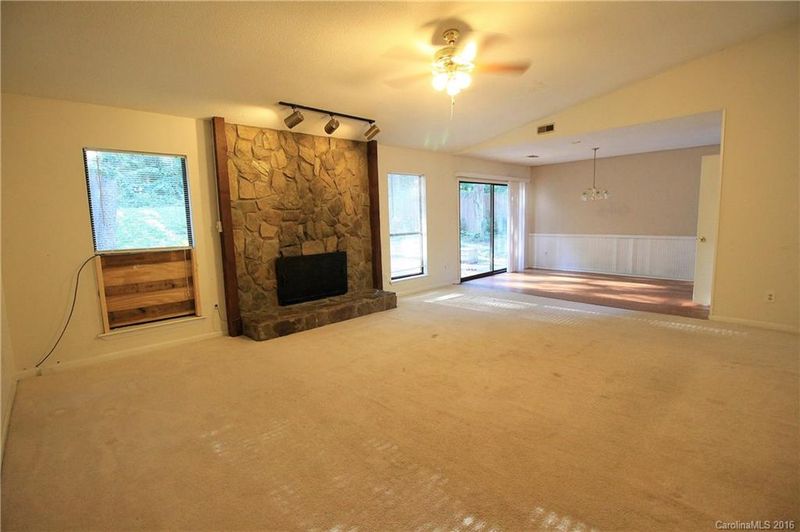 6345 Lake Forest Rd E, Charlotte, NC 28227