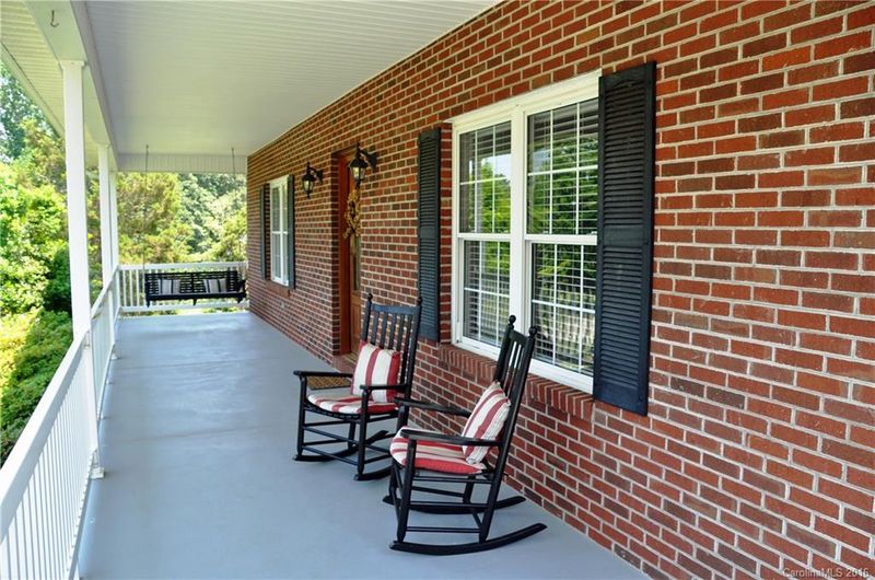 619 Hilltop Dr, Dallas, NC 28034