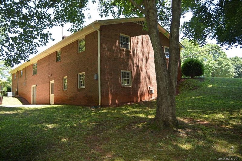 2409 Broad St E, Statesville, NC 28625