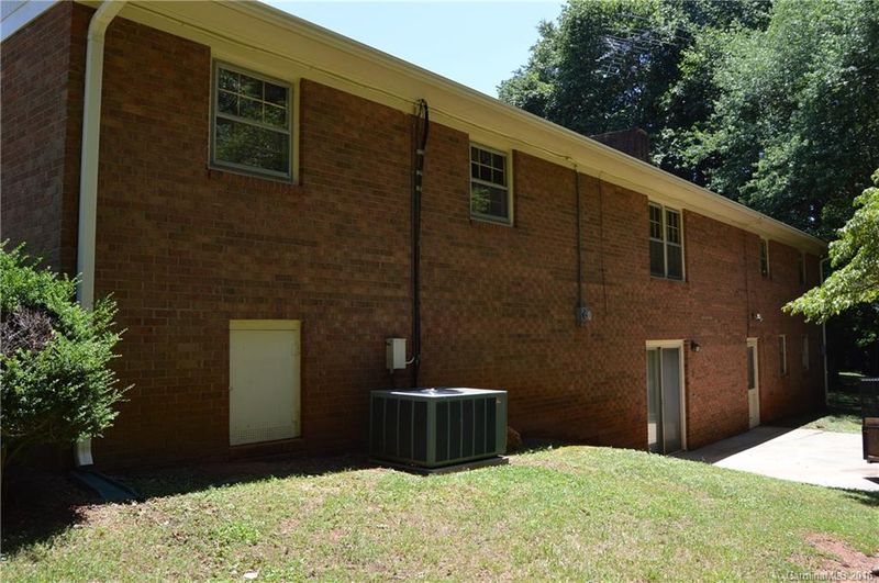 2409 Broad St E, Statesville, NC 28625