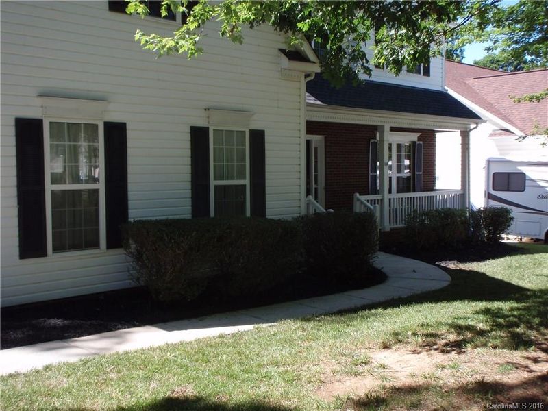 2909 Stonehedge Ct, Matthews, NC 28105