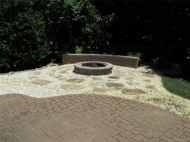 1012 Ainsdale Dr, Matthews, NC 28104