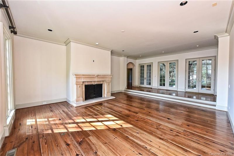 4200 Fox Brook Ln, Charlotte, NC 28211