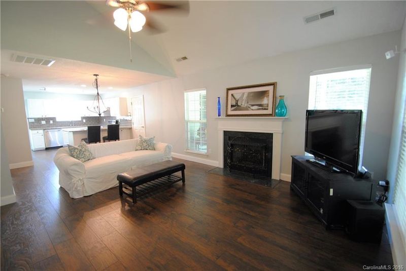802 Greenhill Dr, Charlotte, NC 28217