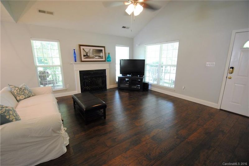 802 Greenhill Dr, Charlotte, NC 28217