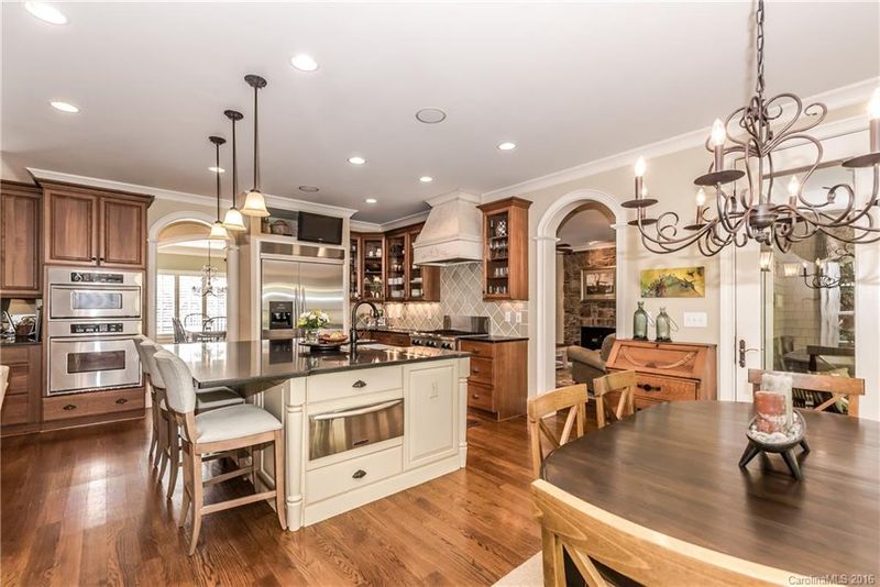 1518 Elmsford Ln, Matthews, NC 28105