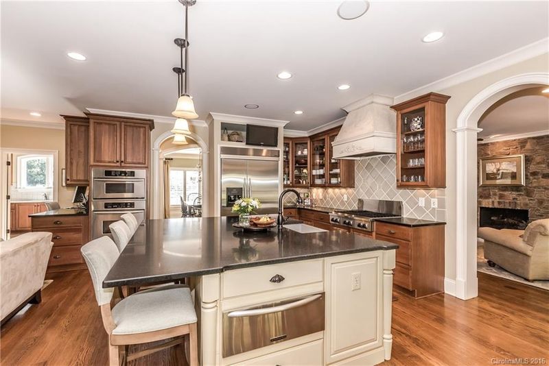 1518 Elmsford Ln, Matthews, NC 28105